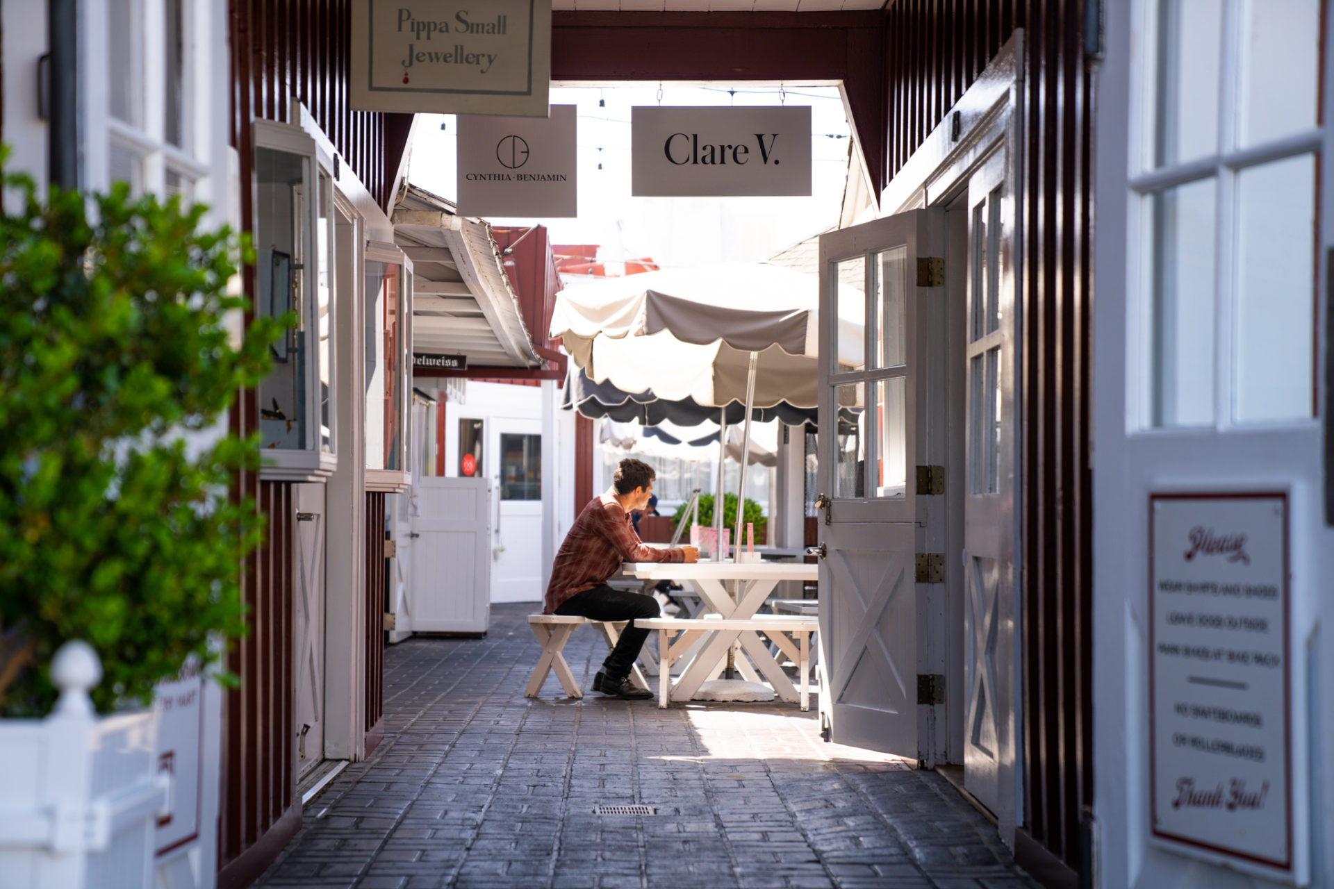 Shop courtyards in Brentwood